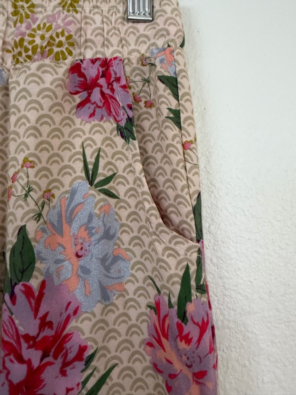 Viscose Cost Plus World Market Beige Floral Lounge Pants with Pink and Red S/M - Picture 3 of 9